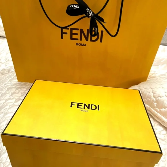 FENDI SHOPPING BOX AND BAG TWO SET 60$ EACH - Picture 2 of 4